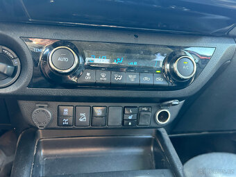 Toyota Hilux, DoubleCab 2.8D 150 kW,1 maj, ČR, servis - 14