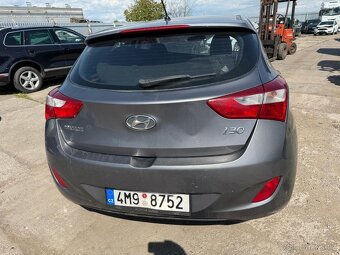 Hyundai i30 1.6d 2012 sražka se zveři - 14