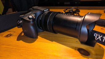 Sony Cyber-Shot DSC-RX10IV - 14