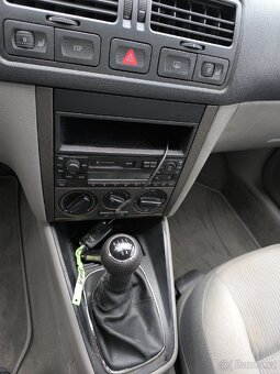 VW Bora 1.6i 77kw r.v. 2003 - 14