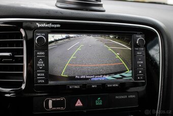 Mitsubishi Outlander 2.0 PHEV 4WD (2013) - 14