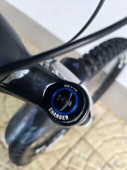 Horské kolo YT IZZO Uncaged 4 Blaze Carbon 2021 29″ - 14