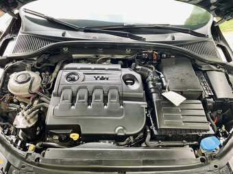 ŠKODA OCTAVIA vRS 2.0 TDi / 4x4 / CHALLENGE / TOP STAV - 14