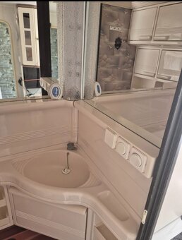 Karavan HOBBY 10A Classic  solární panel - 14