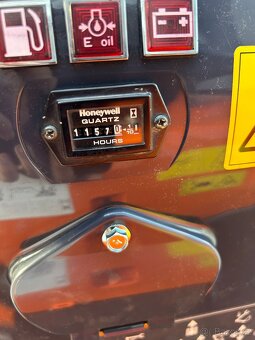 Minibagr Kubota U10 s nulovým přesahem zádě - 14