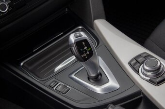 BMW rad 3 Touring 320d AT/8 - 14