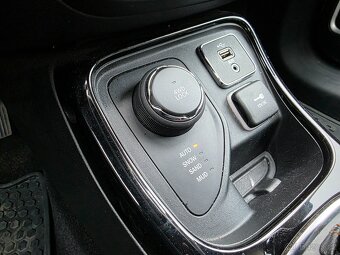 JEEP COMPASS 2.0JTDm LIMITED MAX.VÝBAVA - 14