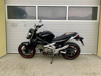 Suzuki 650 Gladius - 14