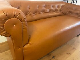 Renovovaný historický kožený nábytek - sofa + křeslo - 14