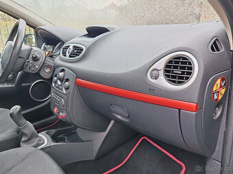 benzínový Renault Clio 1.2 edice Rip Curl   10/2007 - 14