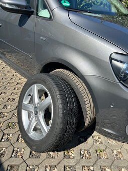VW Touran LIFE 1.2 TSI, r. 2013, jen 103tkm, serviska - 14