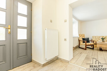 Dům pro bydlení nebo podnikání s pozemkem na parkování kouse - 14