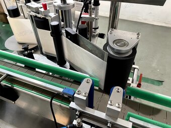 Obalovací samolepicí etiketovací stroj na kulaté láhve - 14