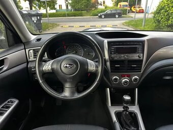 Subaru Forester 2.0 D 108kW 4x4 1. maj v ČR/Xenony/ALU R17 - 14