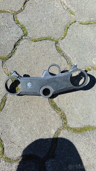 Suzuki GSX-R 750 k1 díly - 14