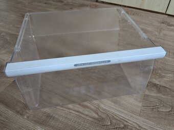 Police lednice Whirlpool - 14