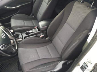 Hyundai i30 1.6i 88 kW - 14