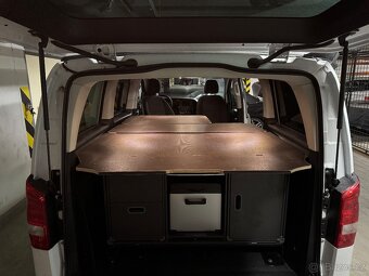 Obytná vestavba Mercedes Vito / V-klasse - 14