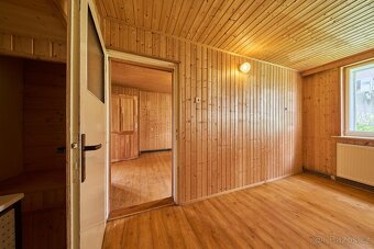 Prodej rodinného domu ve Chvalči s pozemkem pro další stavbu - 14