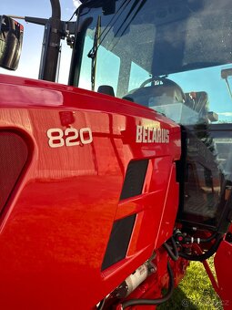 Traktor Belarus 820 s čelním nakladačem - 14