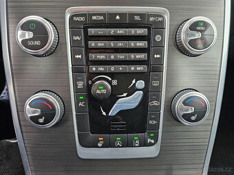 VOLVO XC70 2016 2.0D4 133kW SUMMUM,TEMPOMAT,VÝHŘEVY,SERVISKA - 14