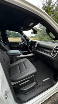 RAM 1500 5.7 HEMI NIGHT PAKIET LED ALPINE - 14