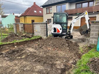 Zemní práce minibagrem Bobcat E19 - 14