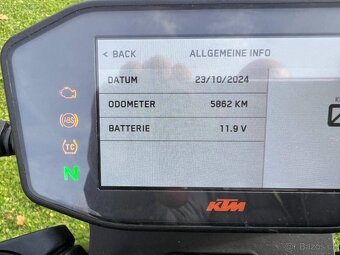 KTM 890 Duke R - 14