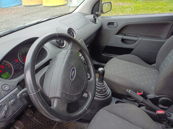 Ford Fiesta 1.3 51Kw RV.2004 TAŽNÉ - NOVÁ STK - 14