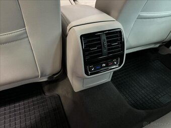 Volkswagen Passat 2.0TSI 140kW Elegance ČR 1Maj. - 14