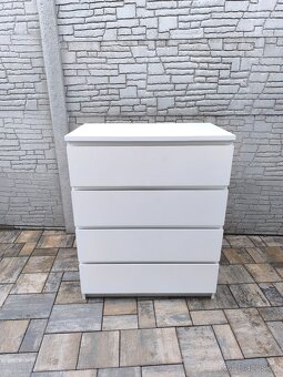 Prodám komodu IKEA se 4 zásuvkami - 14