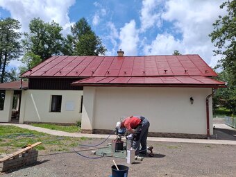 Práce z plošiny,  mytí a nátěry střechy. - 14