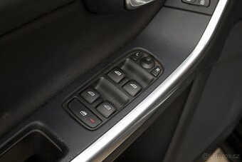 Volvo V60 D5 Momentum Geartronic - 14