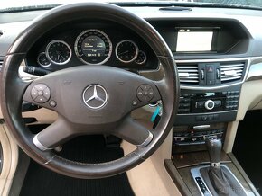 Mercedes-Benz E 250 benzin,149880km,tm.hnědá barva - 14