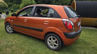 Kia Rio - 14