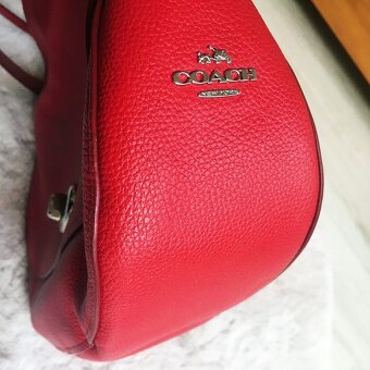 Sytě červená kabelka Coach - 14