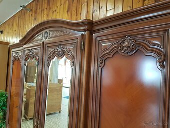 CHIPPENDALE LOŽNICE JAK NOVÁ VELMI DRAHÝ MODEL - 14