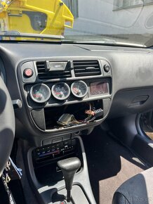 Prodám Hondu Civic 6g Coupe Bourané na zadek - 14