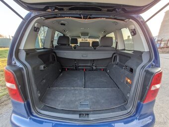 Volkswagen Touran, 1.6 FSI, 85kW, 7 míst. - 14