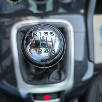 Peugeot 5008 1,6i Family benzín 115kw - 14