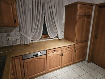 Masivní kuchyňská linka se spotřebiči - 14