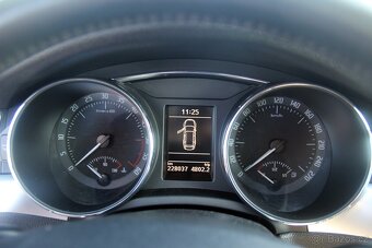 Škoda Superb 1,6 TDi GreenLine 77KW Combi - 14