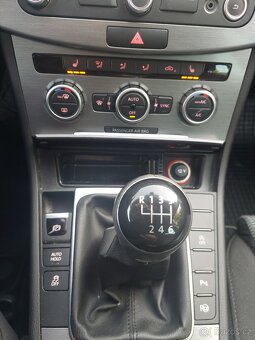VW PASSAT SPORT 2.0TDi R-line - 14