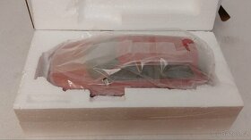 Model Audi RS4 Avant 1:18 Otto Mobile - 14