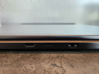 Prodám notebook XMG EVO 15 (M24) AMD Ryzen 7 - Win 11 Pro - 14