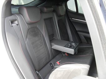 Alfa Romeo Stelvio 2.9 Tw-Turbo V6 Quadrifoglio 1.199.999Kč - 14