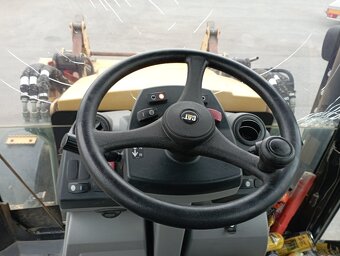 Prodám Caterpillar 428F - 14