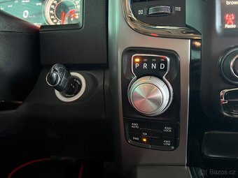 DODGE RAM 5.7 HEMI   4X4 model roku 2015 - 14