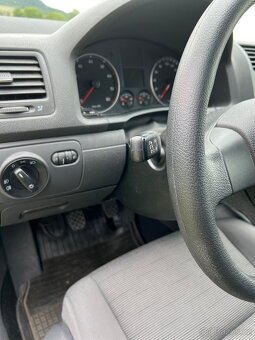 PRODÁM VOLKSWAGEN GOLF 5 1.4 i 1 MAJITEL. - 14