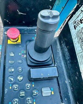 TERÉNNÍ NŮŽKOVÁ PLOŠINA GENIE GS 3384 RT - 14